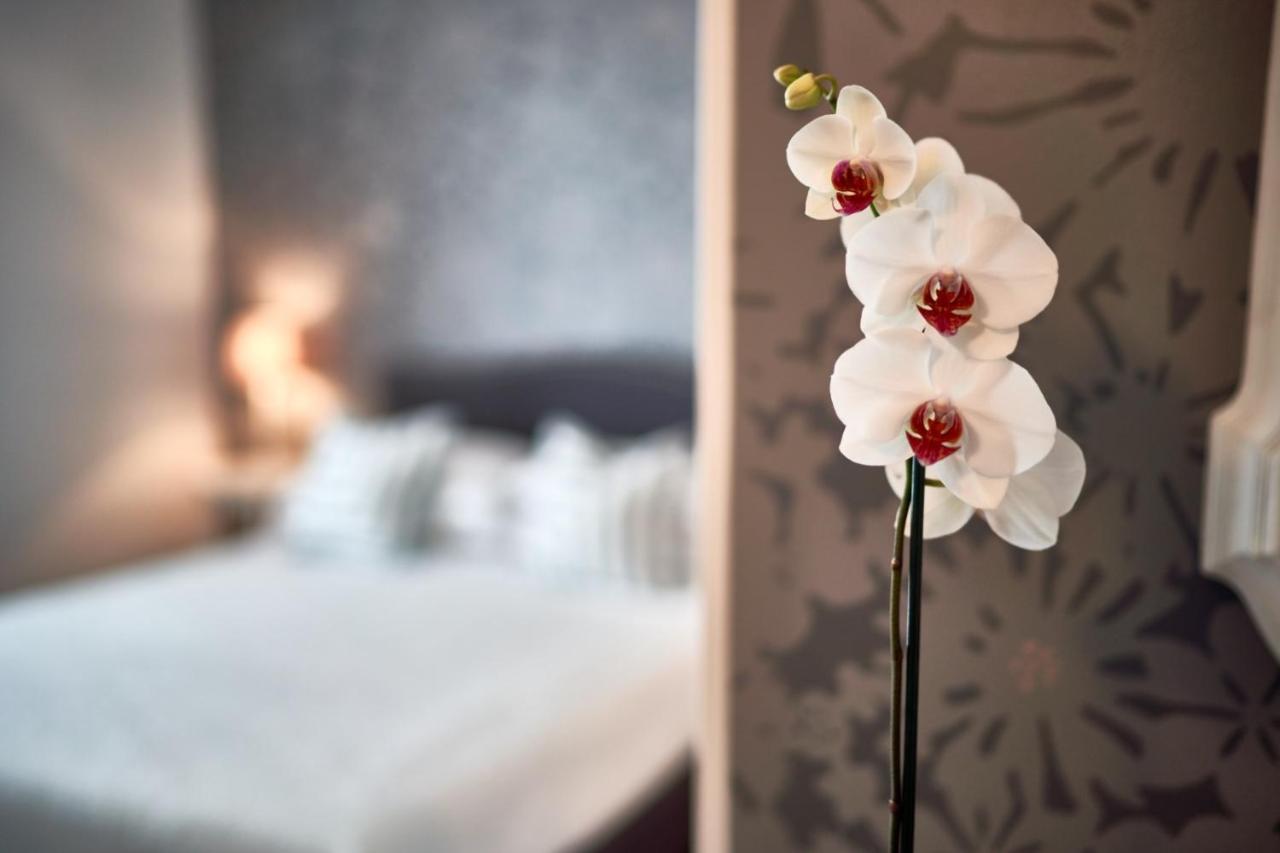 Hotel Clodia - Adults Only Sirmione Ngoại thất bức ảnh