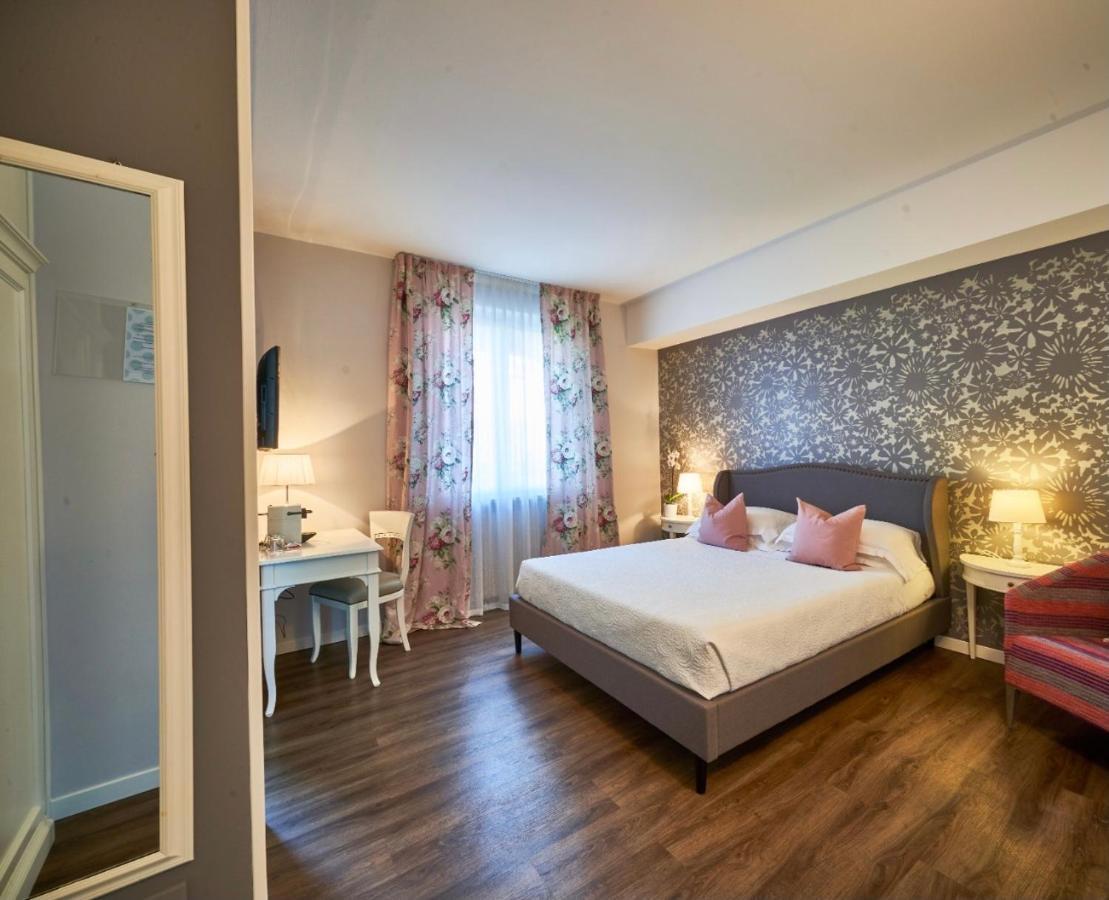 Hotel Clodia - Adults Only Sirmione Ngoại thất bức ảnh