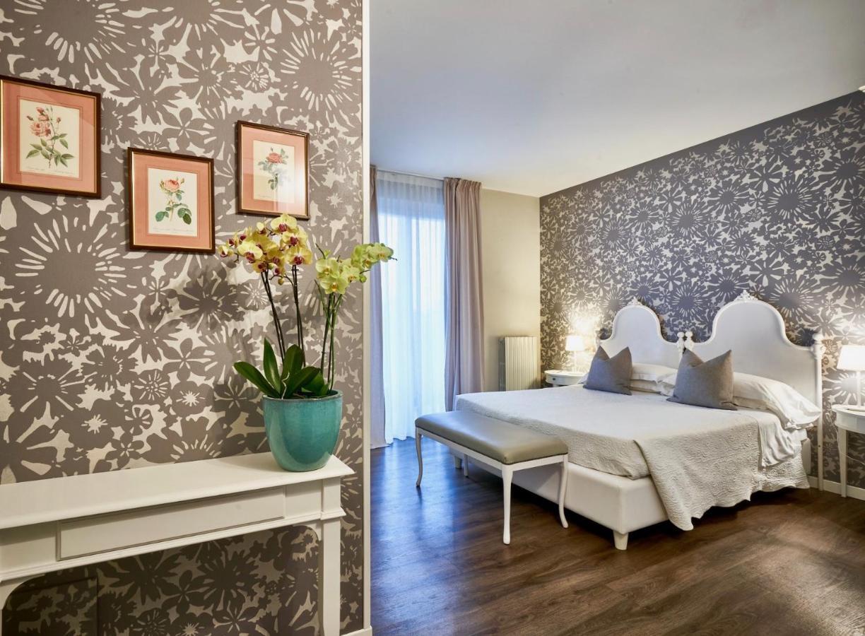 Hotel Clodia - Adults Only Sirmione Ngoại thất bức ảnh