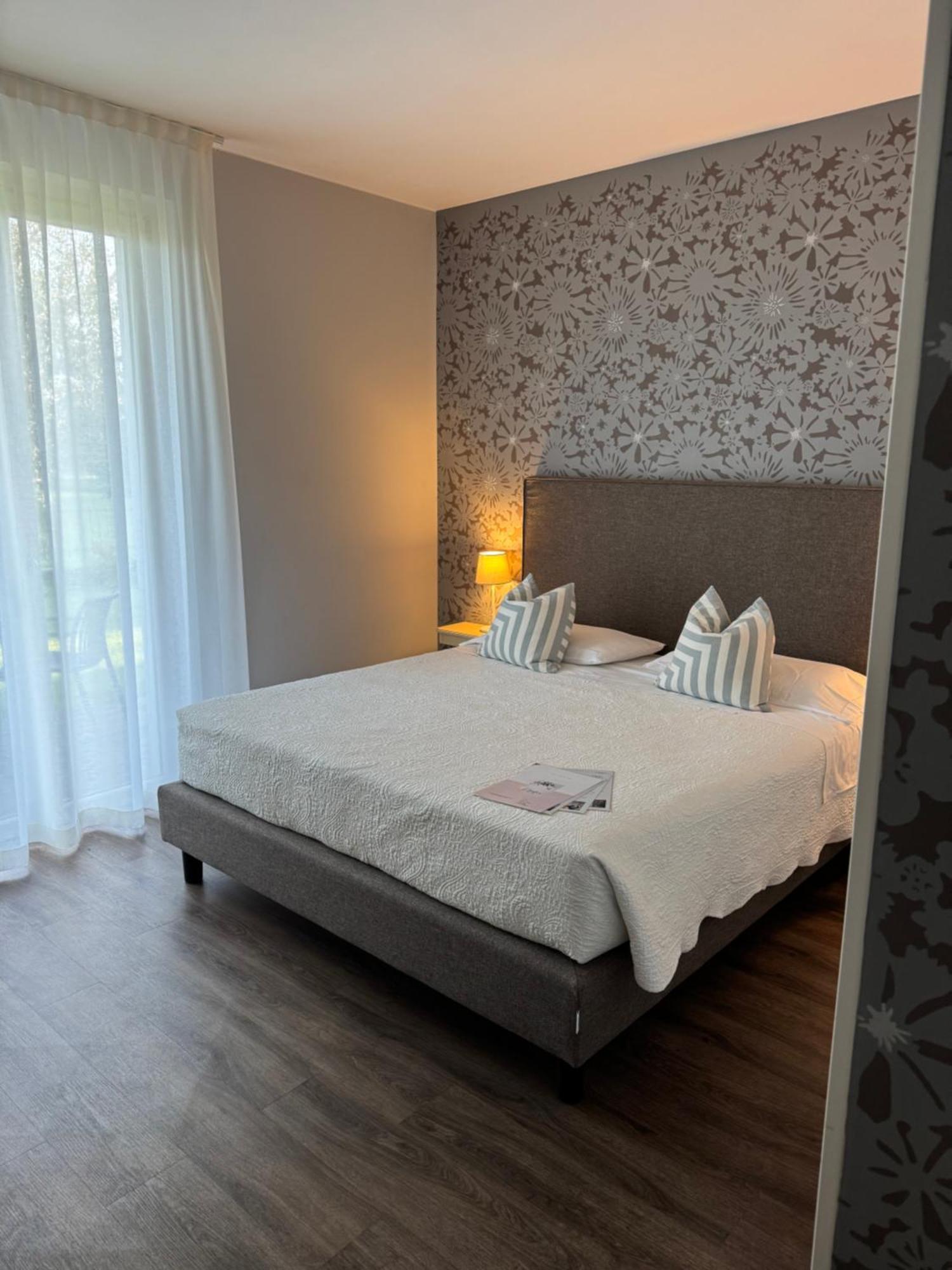 Hotel Clodia - Adults Only Sirmione Ngoại thất bức ảnh